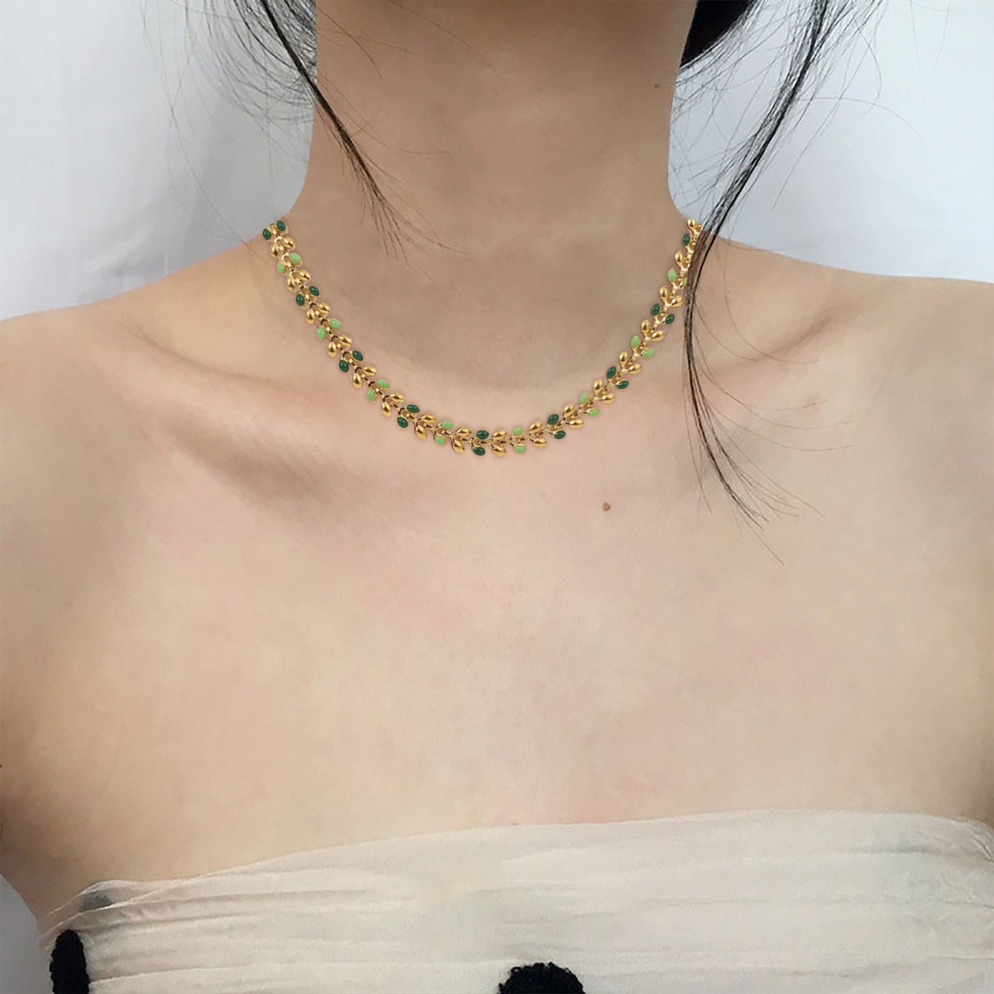 OLIVE NECKLACE