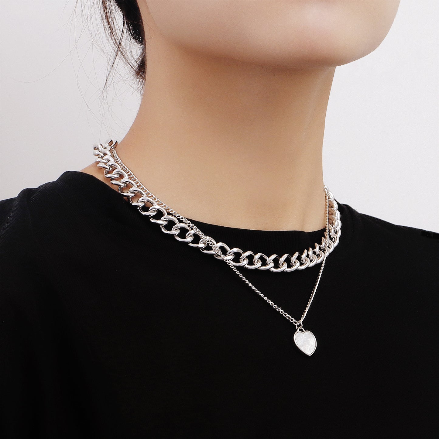 CALCIS NECKLACE