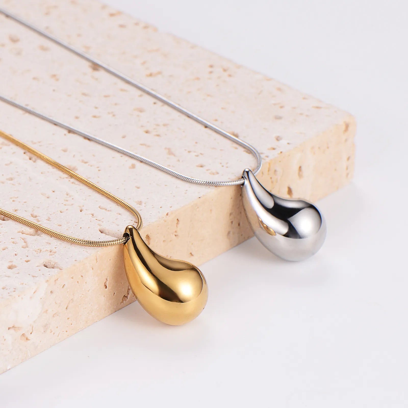 PICCIO NECKLACE