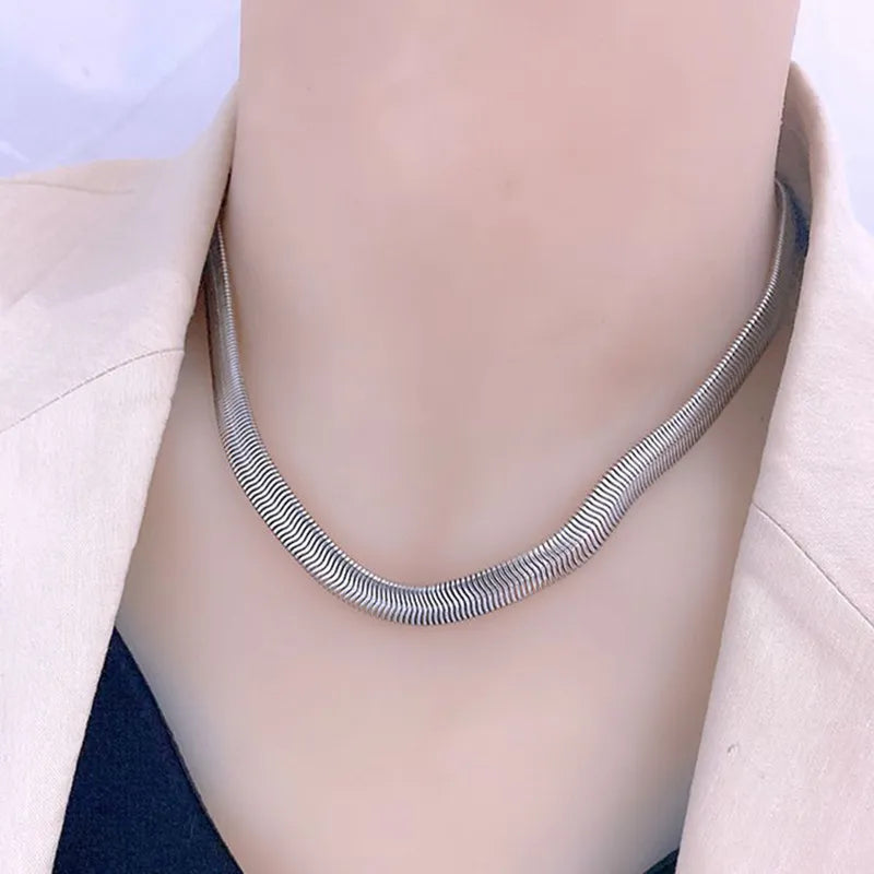 SNAKE NECKLACE Nihao